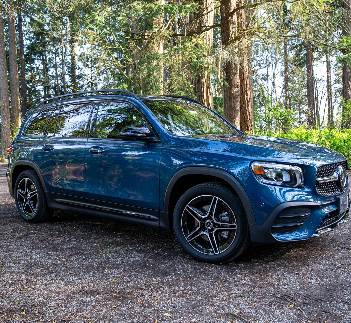 Blue 2023 Mercedez SUV benz
